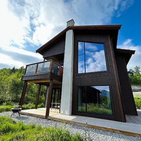 Premium Penthouse Near Strandafjellet & Geiranger - Panoramic Mountain Views & Sauna