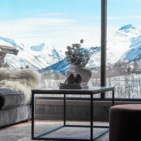 Premium Penthouse Near Strandafjellet & Geiranger - Panoramic Mountain Views & Sauna