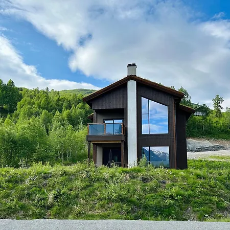 Premium Penthouse Near Strandafjellet & Geiranger - Panoramic Mountain Views & Sauna * Stranda (More og Romsdal)