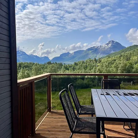 Premium Penthouse Near Strandafjellet & Geiranger - Panoramic Mountain Views & Sauna Apartment Stranda (More og Romsdal)