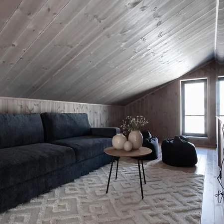 Premium Penthouse Near Strandafjellet & Geiranger - Panoramic Mountain Views & Sauna Apartment Stranda (More og Romsdal)