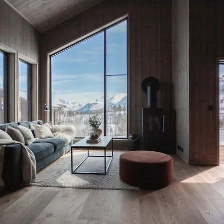 Apartment Premium Penthouse Near Strandafjellet & Geiranger - Panoramic Mountain Views & Sauna *