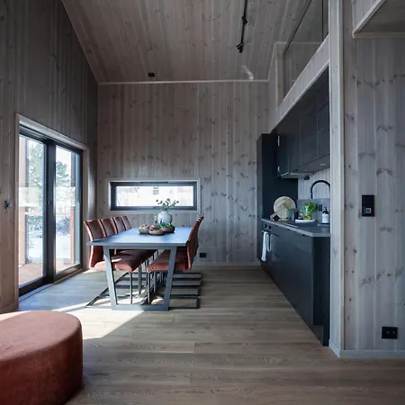 Apartment Premium Penthouse Near Strandafjellet & Geiranger - Panoramic Mountain Views & Sauna *