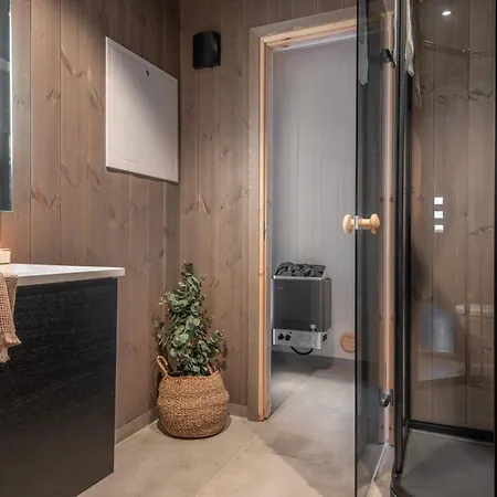 Premium Penthouse Near Strandafjellet & Geiranger - Panoramic Mountain Views & Sauna Apartment *