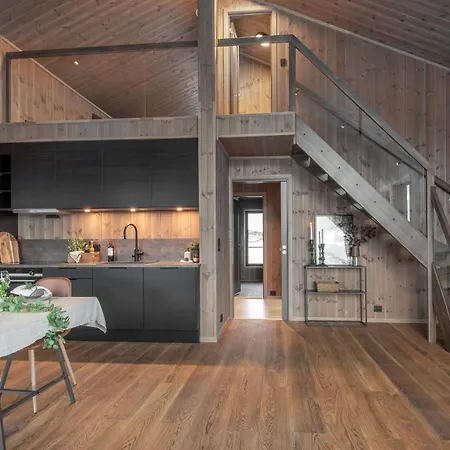 Apartment Premium Penthouse Near Strandafjellet & Geiranger - Panoramic Mountain Views & Sauna Stranda (More og Romsdal)