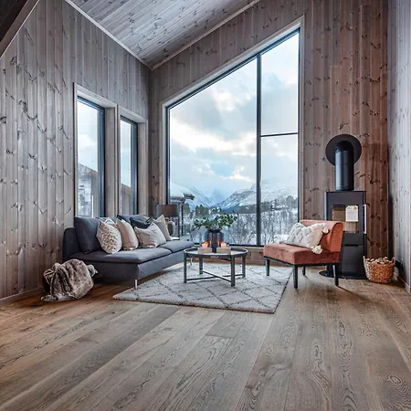 Premium Penthouse Near Strandafjellet & Geiranger - Panoramic Mountain Views & Sauna Apartment Stranda (More og Romsdal)