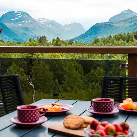 Mountain Views & Comfort - In Apartment