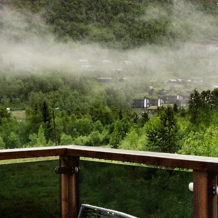 Mountain Views & Comfort - In Stranda (More og Romsdal)